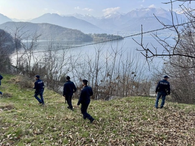 Zoffili (Lega) di nuovo nei boschi della droga: “Tornerò finché non sarà arrestato l’ultimo spacciatore. Ancora sassi contro volontari e agenti”