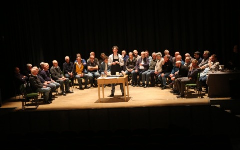 Canto Continuo è più di uno spettacolo: un vero intreccio di teatro, coralità, amicizia e memoria