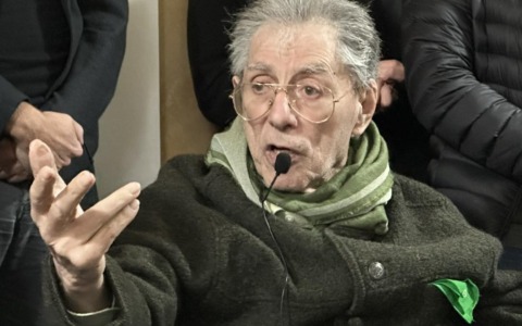Addio a Umberto Bossi: l’uomo che inventò il Nord