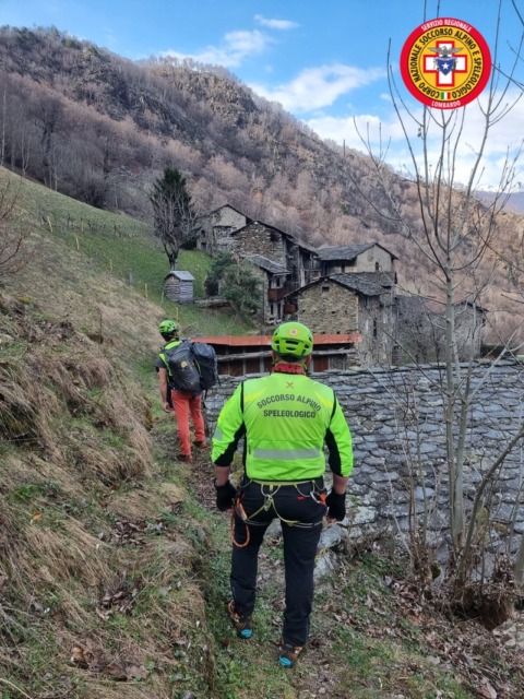 Si perdono in montagna, recuperati con l’elicottero
