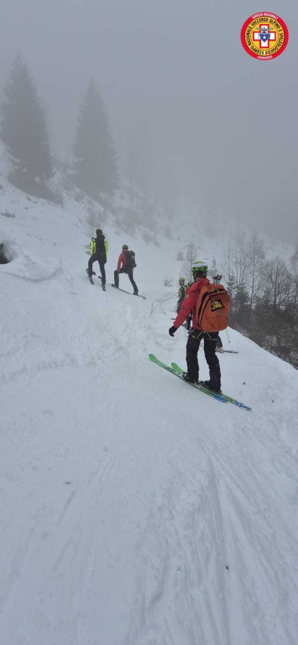 Soccorso Alpino in Val Tartano: scialpinista infortunato a 1900 metri, recupero senza elicottero