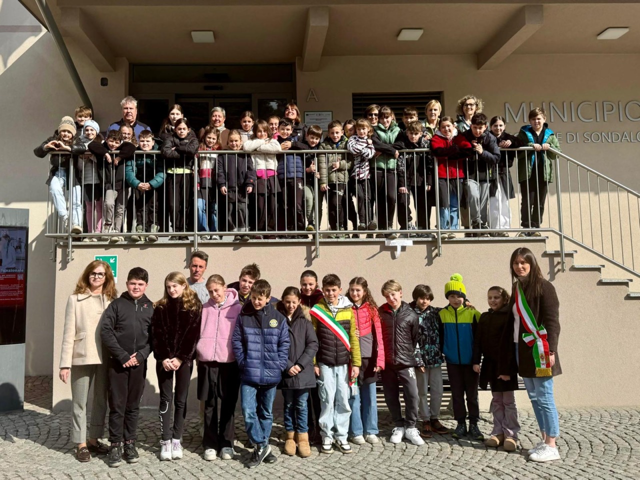 Una giornata storica per la comunità: eletto sindaco dei ragazzi Edoardo Peruviani