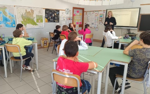 La poesia entra in classe: successo per il laboratorio creativo alla primaria di Campovico Sottotitolo: