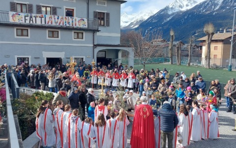 Domenica delle Palme con la processione che ricorda l’ingresso di Gesù a Gerusalemme