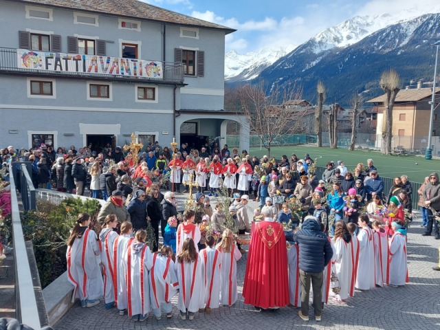 Domenica delle Palme con la processione che ricorda l’ingresso di Gesù a Gerusalemme