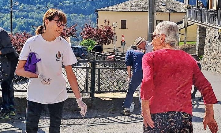 Sabato del Villaggio a Baruffini, i volontari del Borgo al lavoro per abbellire la frazione