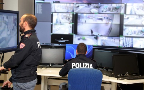 Si inventa pedinamenti, minacce e aggressioni: 56enne nei guai