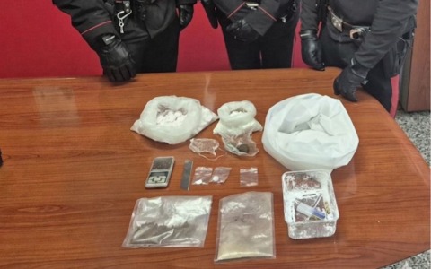 Preso con oltre un chilo di metanfetamina e ketamina