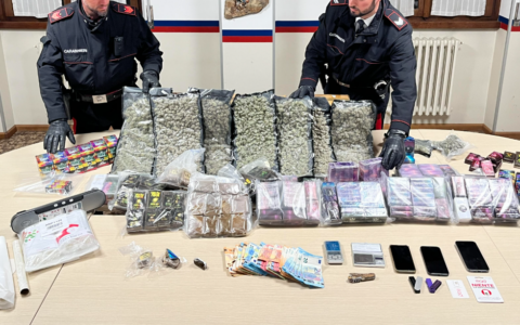 Arresto per detenzione e spaccio di stupefacenti