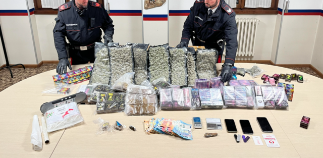 Arresto per detenzione e spaccio di stupefacenti