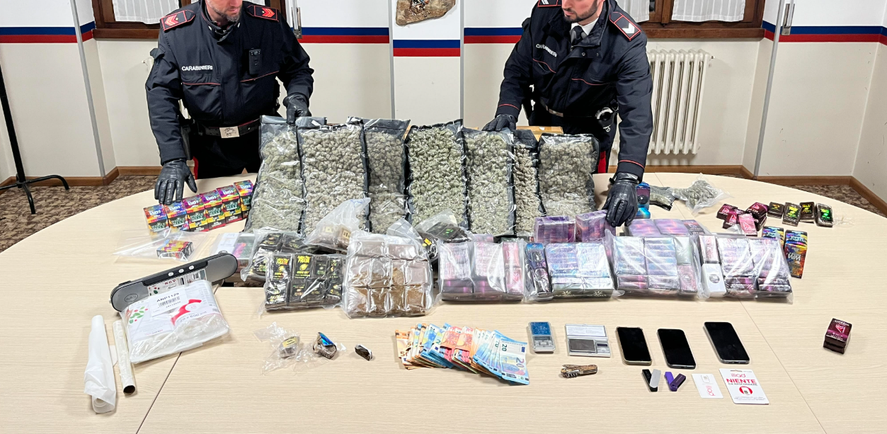 Arresto per detenzione e spaccio di stupefacenti