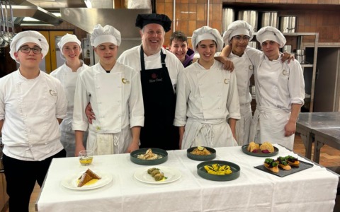 I ragazzi del Caurga imparano la cucina sostenibile