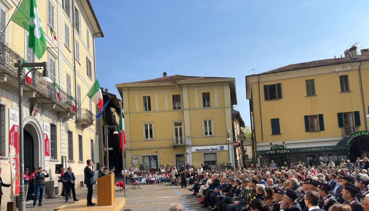 Tutti in piazza a Dongo per celebrare i Carabinieri e la Liberazione