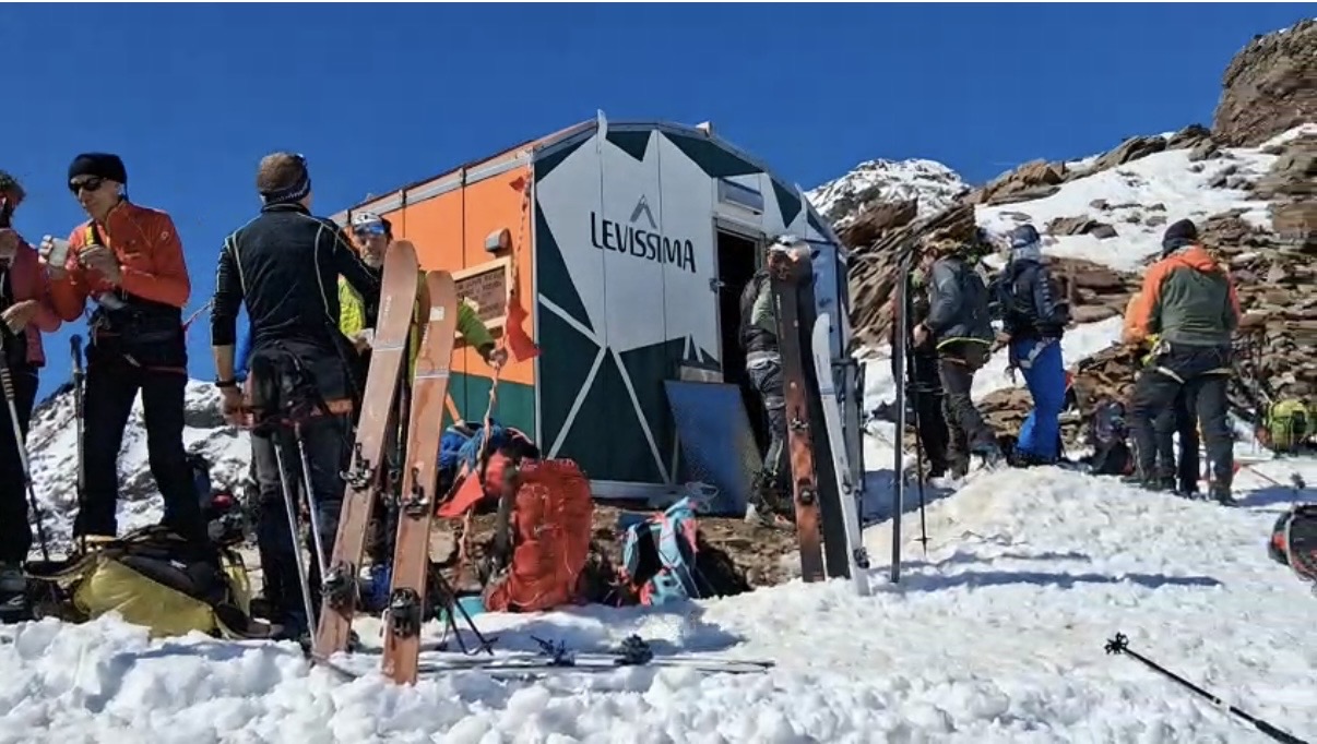Inaugurato il nuovo bivacco Meneghello