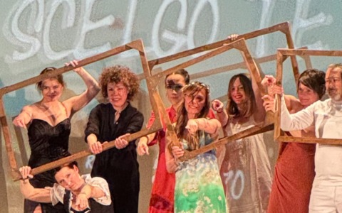 All’auditorium Trombini va in scena lo spettacolo “Scelgo Te” per la Biennale di Sondrio 2026