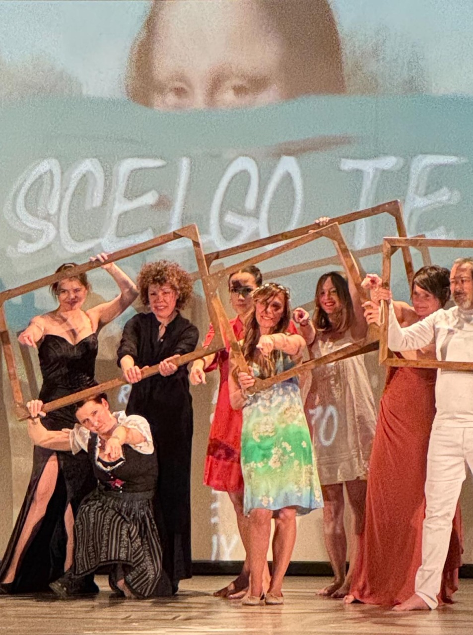 All’auditorium Trombini va in scena lo spettacolo “Scelgo Te” per la Biennale di Sondrio 2026