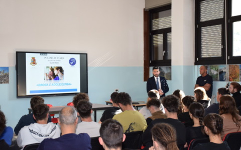 I pericoli della droga, la Polizia incontra gli studenti