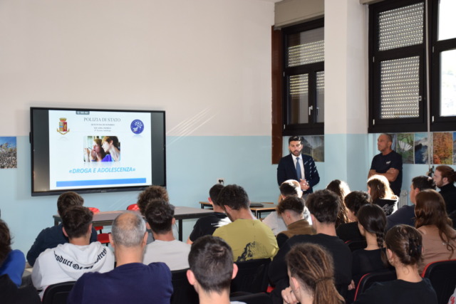 I pericoli della droga, la Polizia incontra gli studenti