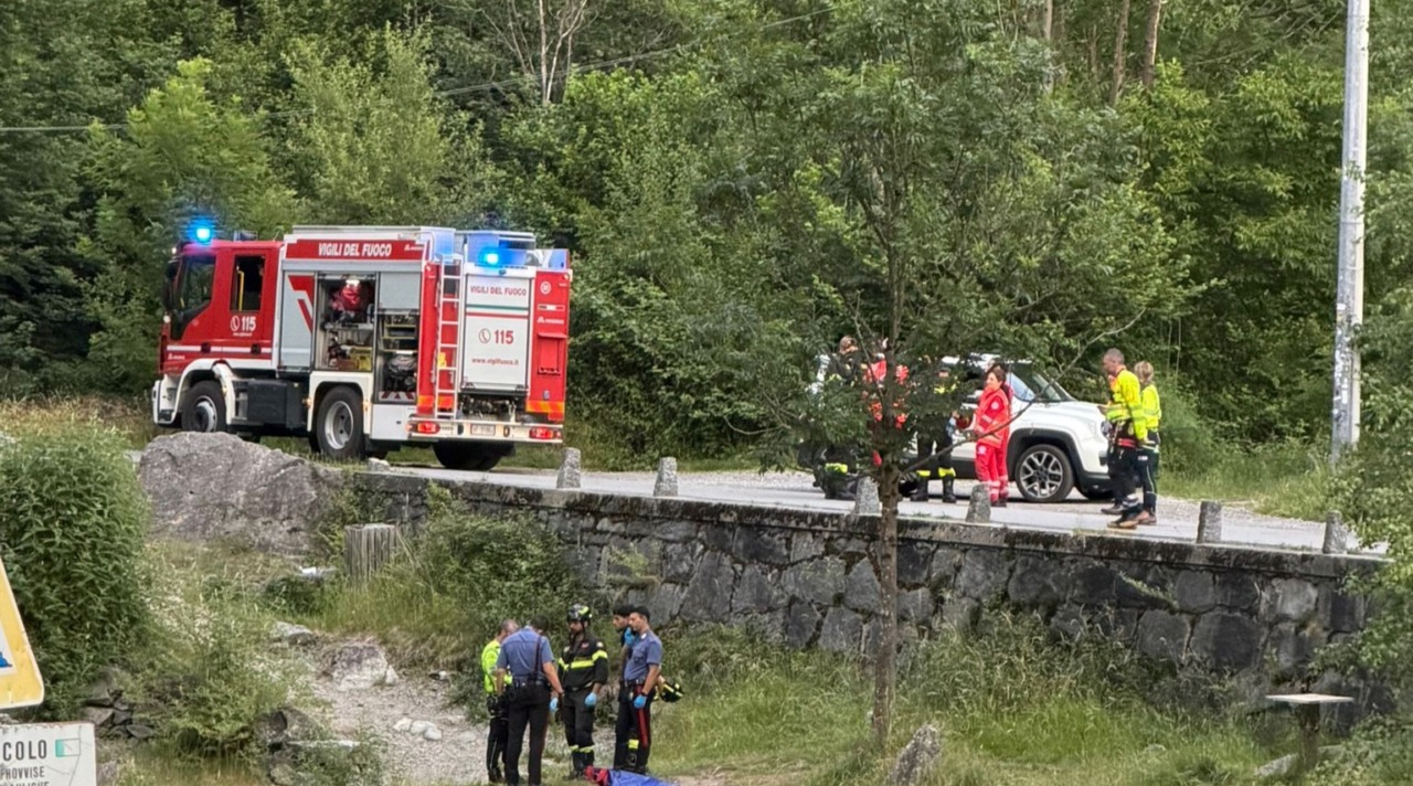 Muore per un malore in acqua a 26 anni