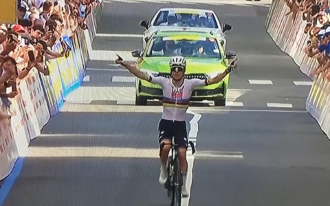 Tadej Pogacar umilia gli avversari al Tour de Suisse