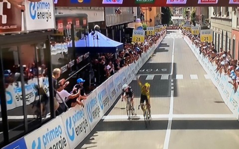 De Vries vince la tappa di Sondrio al Tour de Suisse femminile