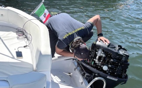 Motori manomessi, sequestrate cinque imbarcazioni