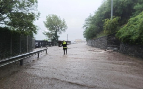 Maltempo, chiusa la Statale Regina. Criticità anche in Valtellina