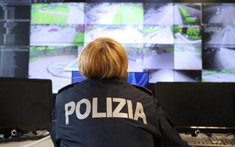 Pluripregiudicato trovato in auto in auto con un coltello