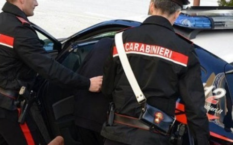 Tentano di derubare un’anziana, arrestati