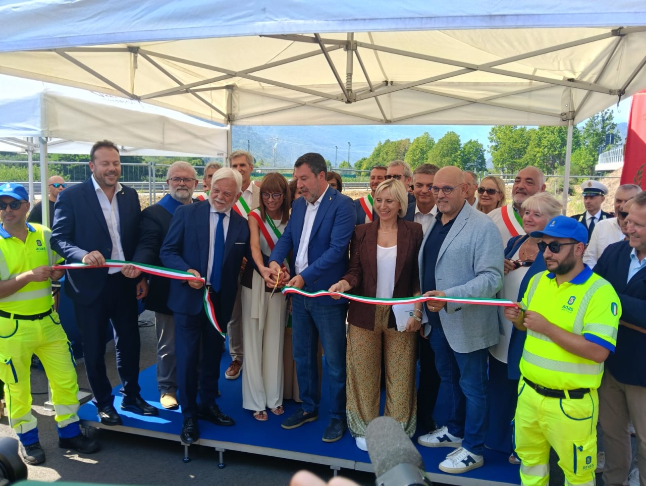 Inaugurata la tangenziale: Salvini al taglio del nastro
