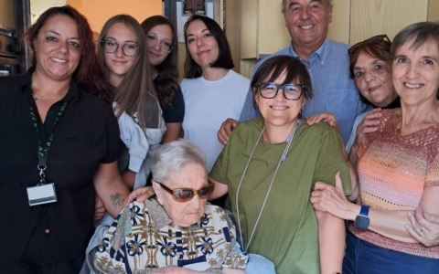 Il paese intero ha celebrato i 100 anni della storica maestra Maria Lina Apollonio Ricetti