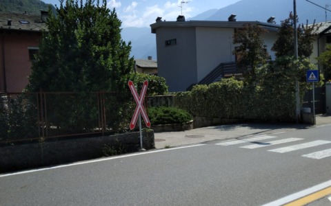 Via Elvezia è diventata un crocevia di barriere