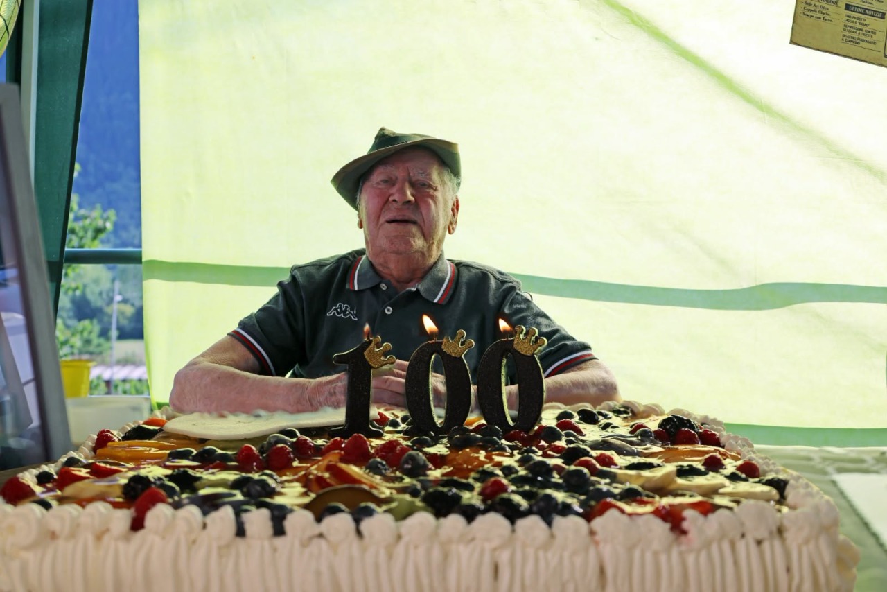 L’intera comunità ha festeggiato un traguardo speciale: i 100 anni dell’alpino Leonildo Pedrucci
