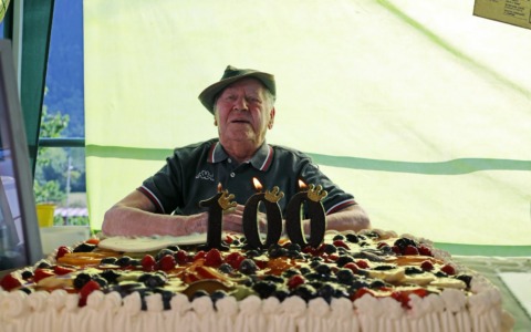 L’intera comunità ha festeggiato un traguardo speciale: i 100 anni dell’alpino Leonildo Pedrucci