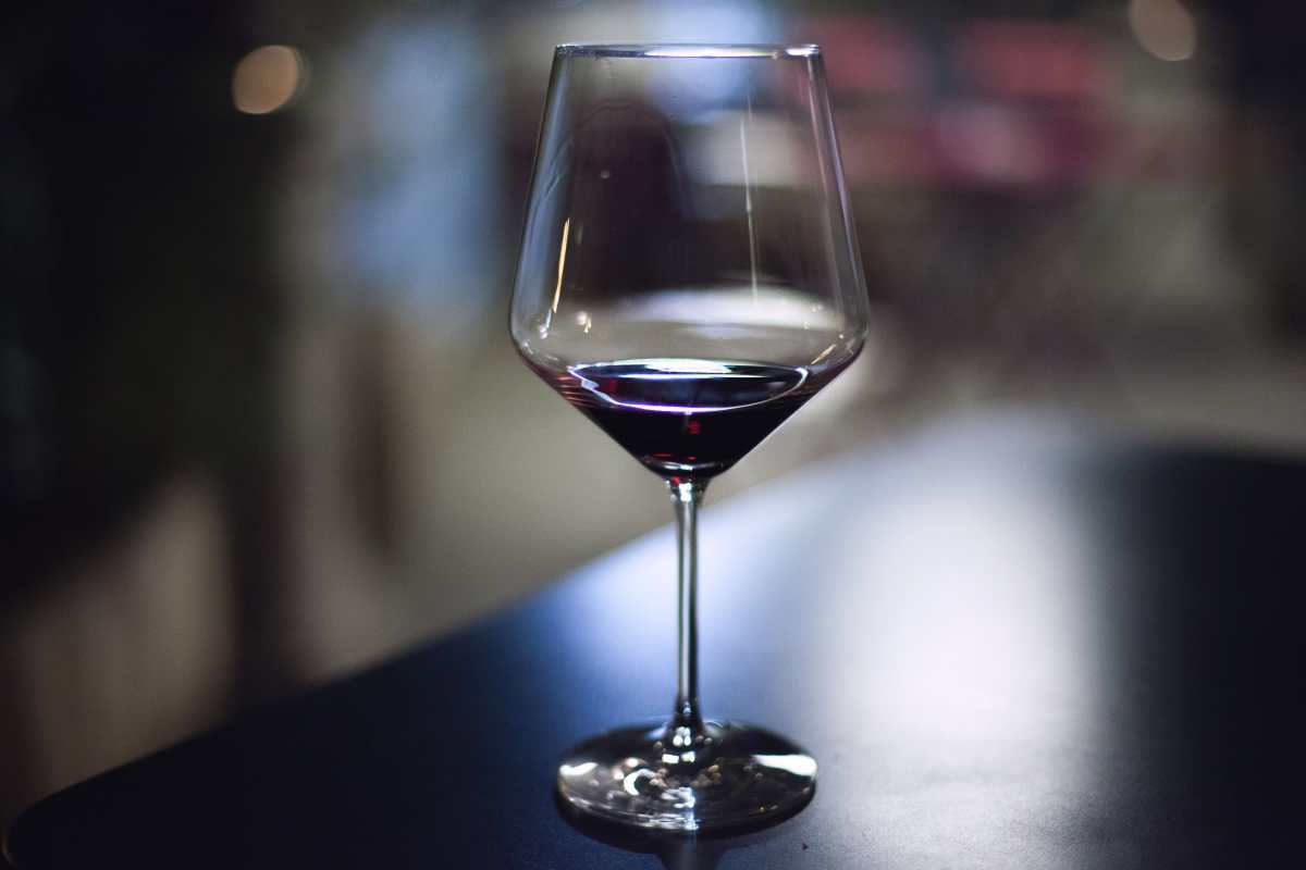 Effetti della dipendenza da alcool: conseguenze fisiche, psicologiche e sociali