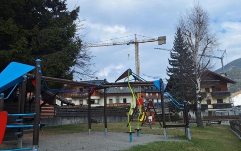 Tre parchi gioco rinnovati nel paese