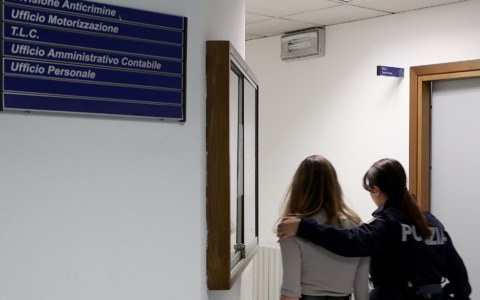 Furto in farmacia, si becca un foglio di via
