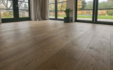 Un’essenza, molti risultati: come finiture e posa cambiano il parquet in rovere