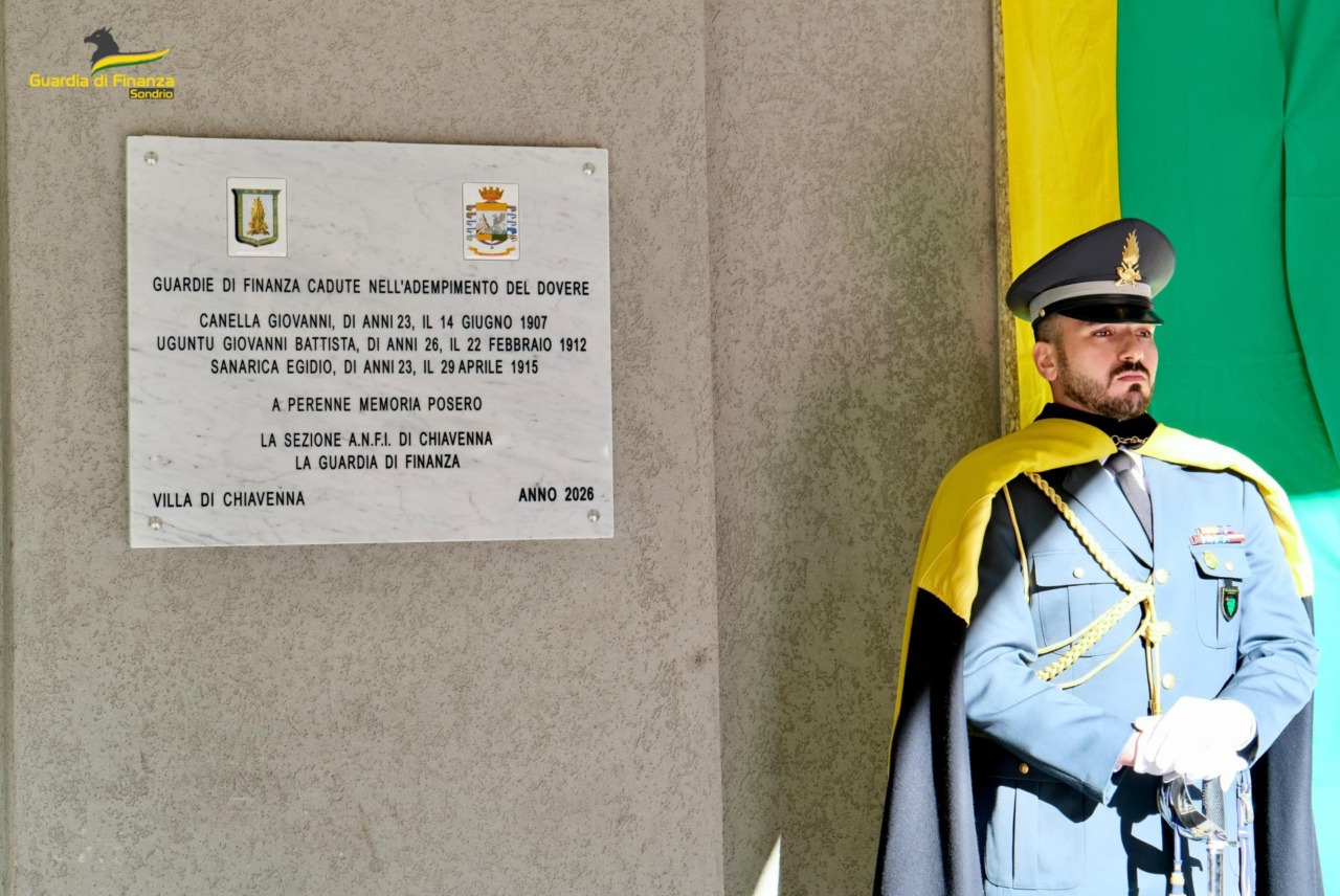 Un cerimonia per commemorare tre finanzieri caduti in servizio