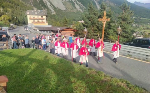 Processione della statua della Beata Vergine a Fiordalpe